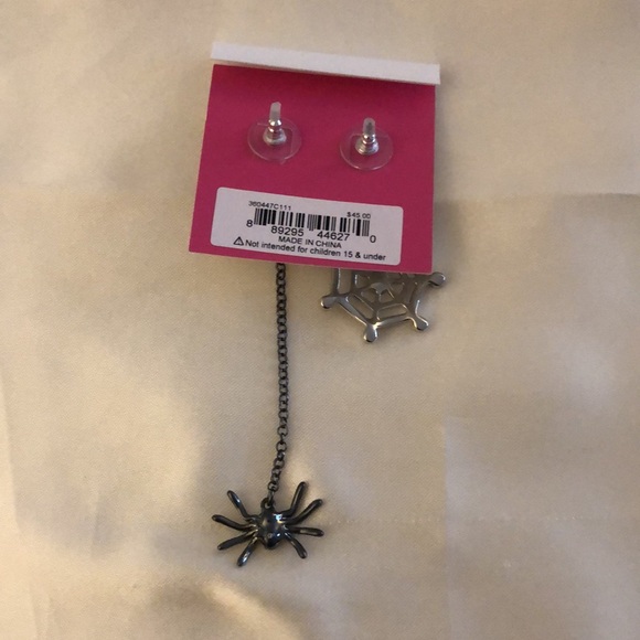 Betsey Johnson Silver Tone Spider & Spider Web Mismatch Drop Earrings NWT - Picture 11 of 11
